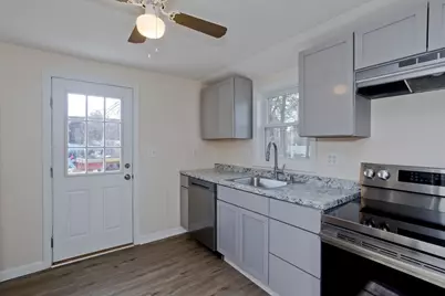 19 Quincy St, Springfield, MA 01109 - Photo 7