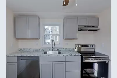 19 Quincy St, Springfield, MA 01109 - Photo 9