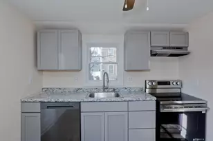 19 Quincy St, Springfield, MA 01109 - Photo 9