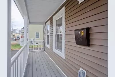 19 Quincy St, Springfield, MA 01109 - Photo 5