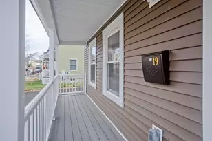 19 Quincy St, Springfield, MA 01109 - Photo 5