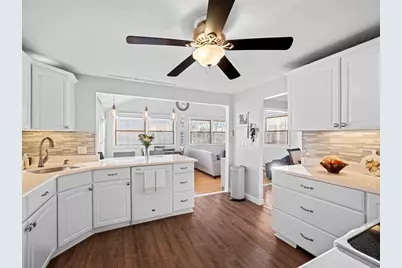 1 Mansfield Dr, Wakefield, MA 01880 - Photo 9