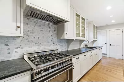 9 Maple Rd, Weston, MA 02493 - Photo 3