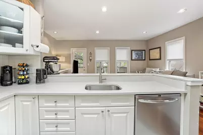 31 Regent St #3R, Cambridge, MA 02140 - Photo 11