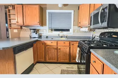 7 Roosevelt St, Wareham, MA 02571 - Photo 9