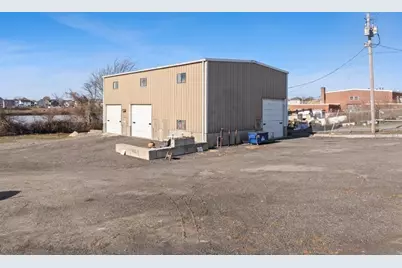 593 Montaup St, Fall River, MA 02724 - Photo 11