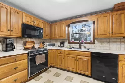 95 Bellflower Rd, Billerica, MA 01821 - Photo 3