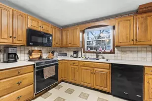 95 Bellflower Rd, Billerica, MA 01821 - Photo 3