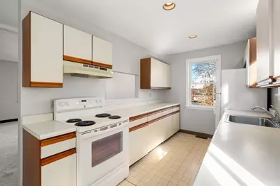 36 Irving St #B, Salem, MA 01970 - Photo 5