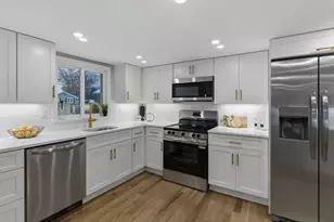 35 Oak St, Tewksbury, MA 01876 - Photo 3