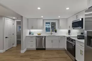 35 Oak St, Tewksbury, MA 01876 - Photo 1