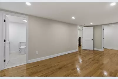 35 Oak St, Tewksbury, MA 01876 - Photo 9