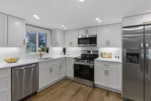 35 Oak St, Tewksbury, MA 01876 - Photo 3