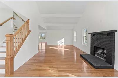 32 Laurel Ln, Raynham, MA 02767 - Photo 3