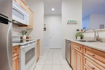 8 Walnut St #209, Peabody, MA 01960 - Photo 5