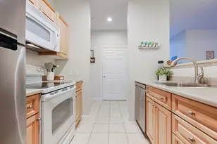 8 Walnut St, Peabody, MA 01960 - Photo 5