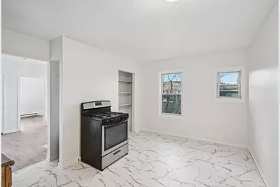 43 Pleasant St, Fitchburg, MA 01420 - Photo 15