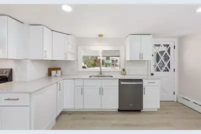 48 Pleasant St, Westfield, MA 01085 - Photo 3