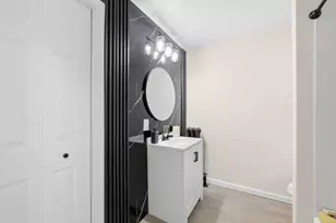 48 Pleasant St, Westfield, MA 01085 - Photo 29