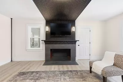 48 Pleasant St, Westfield, MA 01085 - Photo 15