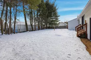 48 Pleasant St, Westfield, MA 01085 - Photo 37