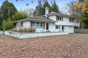 28 Hilltop Dr, Warwick, RI 02818 - Photo 3