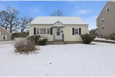 39 Phoebe Ave, Lowell, MA 01854 - Photo 3