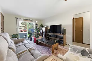 82 S Maple, Westfield, MA 01085 - Photo 5