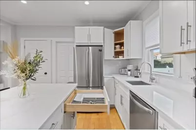 14 Everett St #2, Medford, MA 02155 - Photo 9