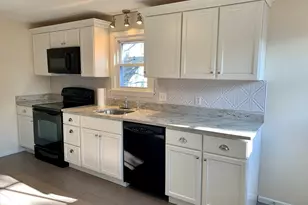 18 Guernsey St, Marblehead, MA 01945 - Photo 5