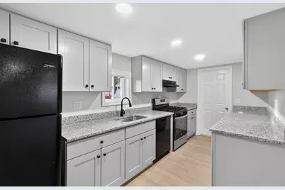 21 Evergreen St, Dartmouth, MA 02747 - Photo 5