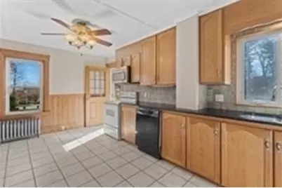 21 Edwards St, Southbridge, MA 01550 - Photo 13