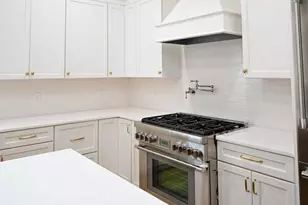 66 Pleasant St, Marblehead, MA 01945 - Photo 9