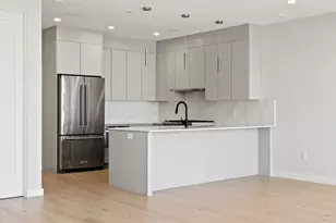 340 W 2nd St, Boston, MA 02127 - Photo 9