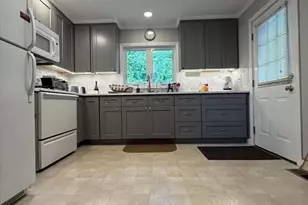 768 Ashland Ave, Southbridge, MA 01550 - Photo 3