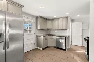 2 Kingston St, North Andover, MA 01845 - Photo 5