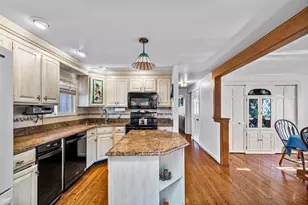 37 Pinewood Ave, Billerica, MA 01821 - Photo 13