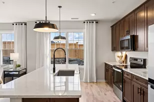 6 Stratton Dr, Woburn, MA 01801 - Photo 3