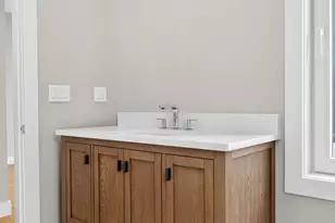 551 E 7th St, Boston, MA 02127 - Photo 21