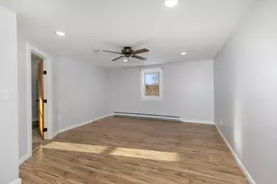 129 Friend St, Amesbury, MA 01913 - Photo 7