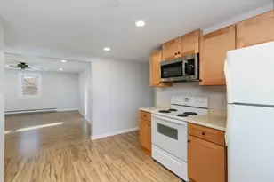 129 Friend St, Amesbury, MA 01913 - Photo 5