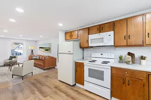 129 Friend St, Amesbury, MA 01913 - Photo 3