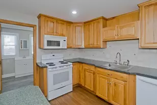 28 Miller St, Ludlow, MA 01056 - Photo 5