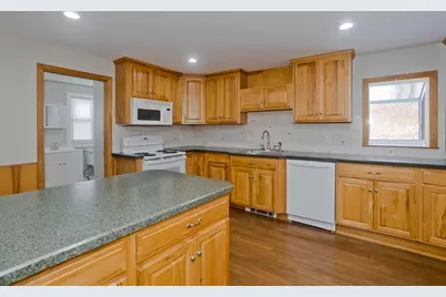28 Miller St, Ludlow, MA 01056 - Photo 3