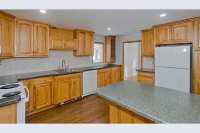 28 Miller St, Ludlow, MA 01056 - Photo 7