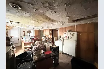 158 Pleasant St, Holyoke, MA 01040 - Photo 15