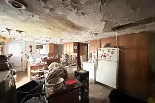 158 Pleasant St, Holyoke, MA 01040 - Photo 15