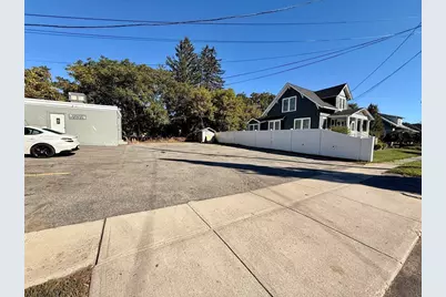 487 Burncoat St, Worcester, MA 01606 - Photo 13