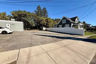 487 Burncoat St, Worcester, MA 01606 - Photo 13