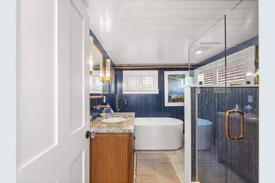 33 Ocean Ave, Oak Bluffs, MA 02557 - Photo 17